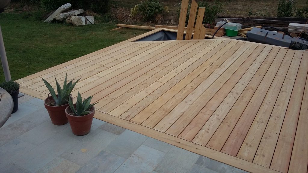 Terrasse bois avec intégration de végétaux